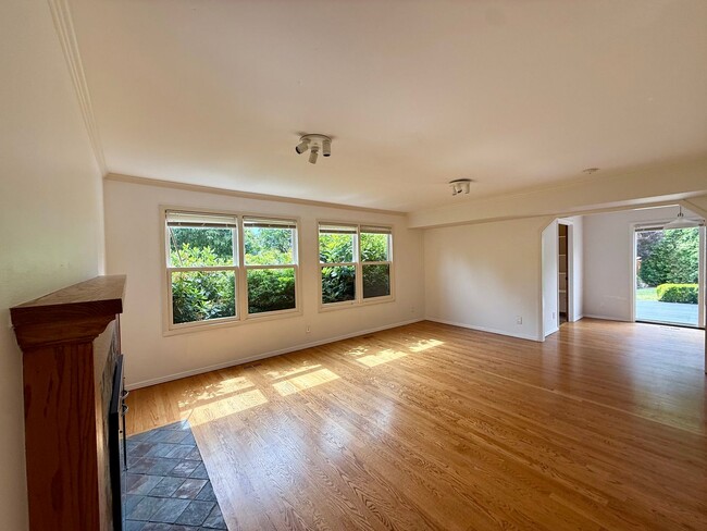 Photo - Bellevue House