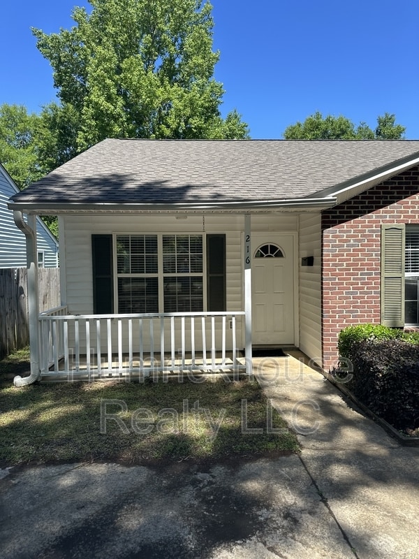 Photo - 216 McFadden St