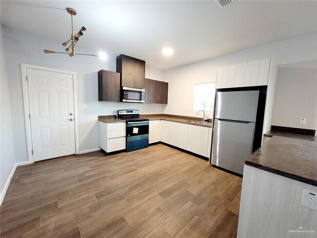 Photo - 16 Fuerte Ave Unit 1