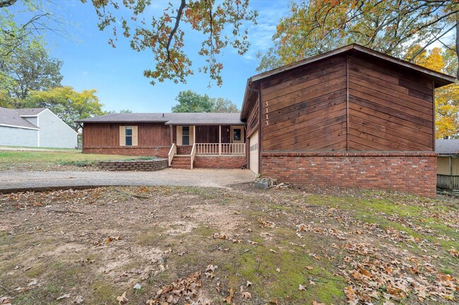 Building Photo - For Rent: Charming 3 Bed / 2 Bath Home with all the Cozy Vibes!