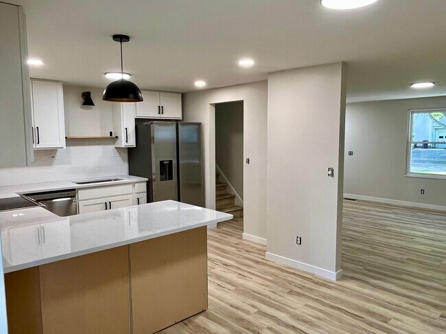 Photo - 137 Pilot St