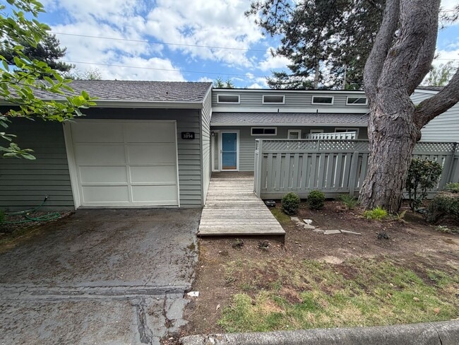 Photo - Charming Condo Located in the Highly Desirable Mountain Park Neighborhood of Lake Oswego.