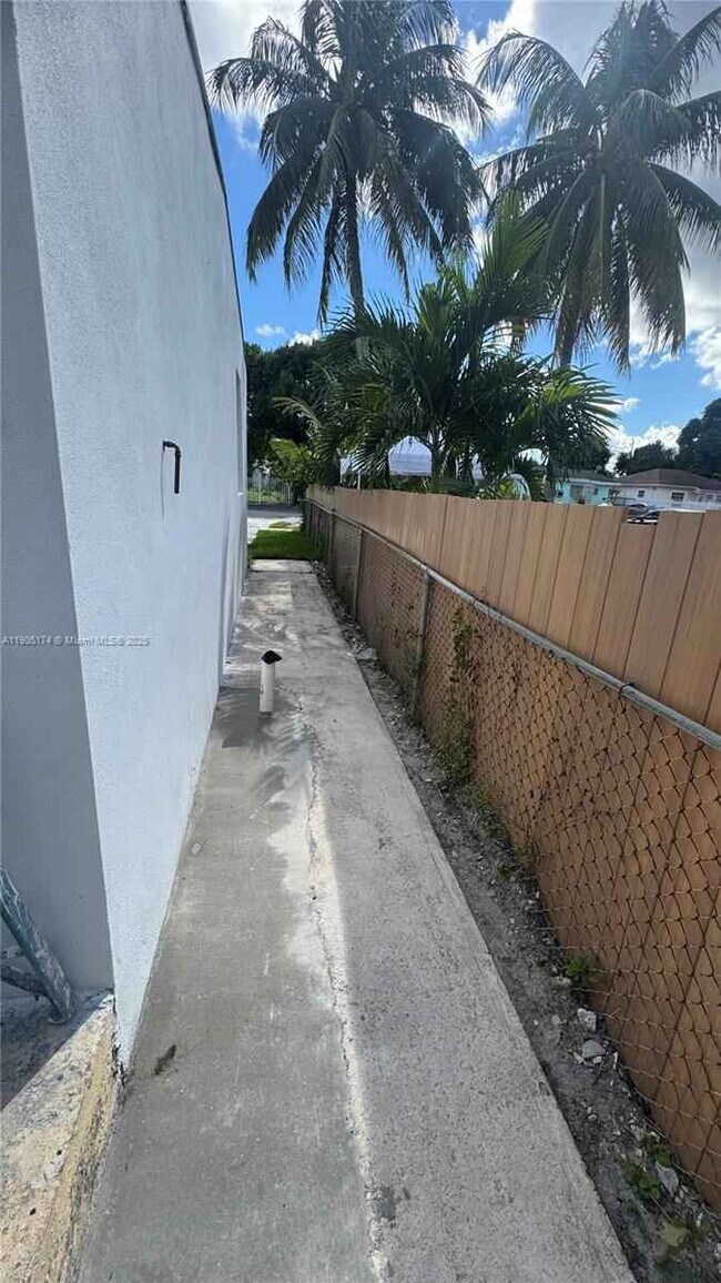 Photo - 901 NW 116th St