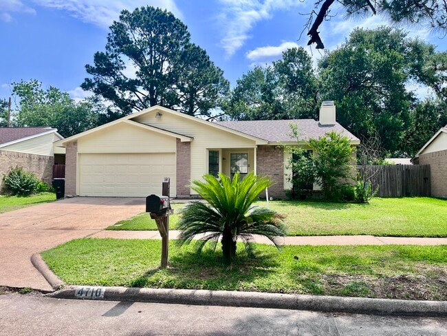 Photo - 4710 Cairnlomond St