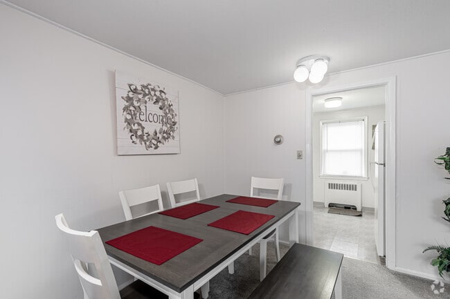 2BR, 1BA - Main St - Dining Area