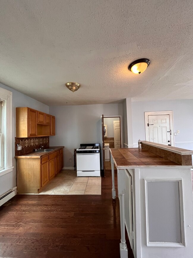 Building Photo - 60 Wilkinson Ave Unit 2L Rental