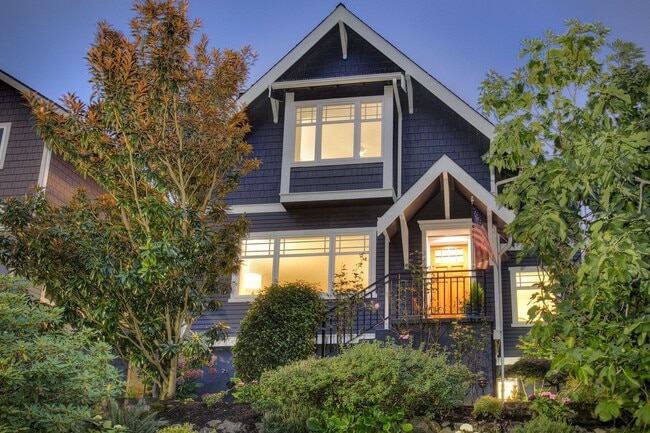 Building Photo - Queen Anne Craftsman - Available September... Rental