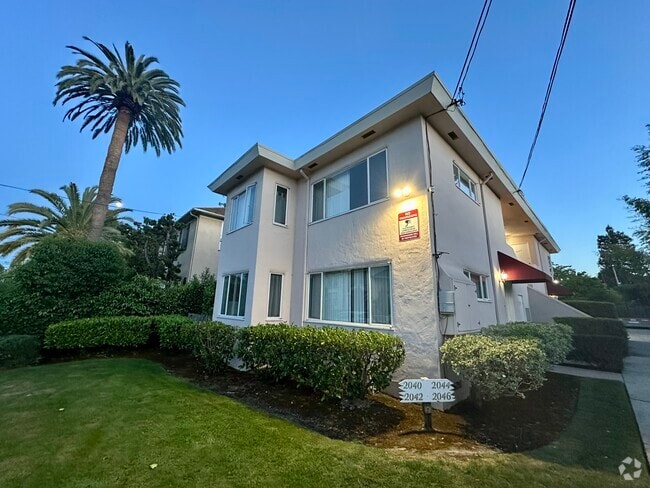 Building Photo - 2042 Yale St Rental