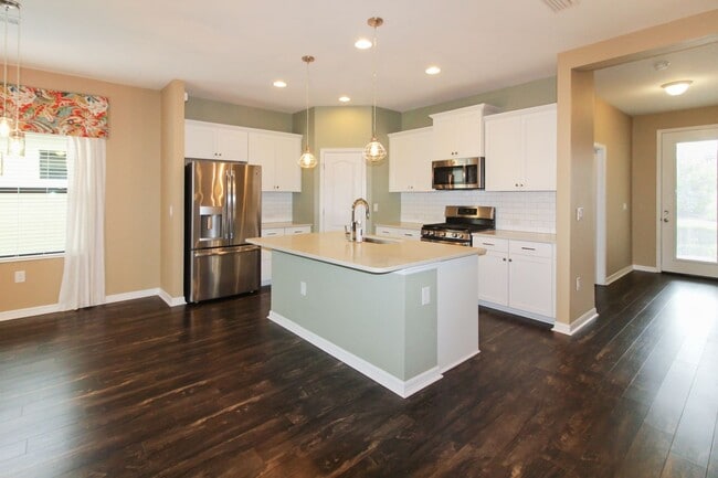 Photo - 208 Rosolina Ct