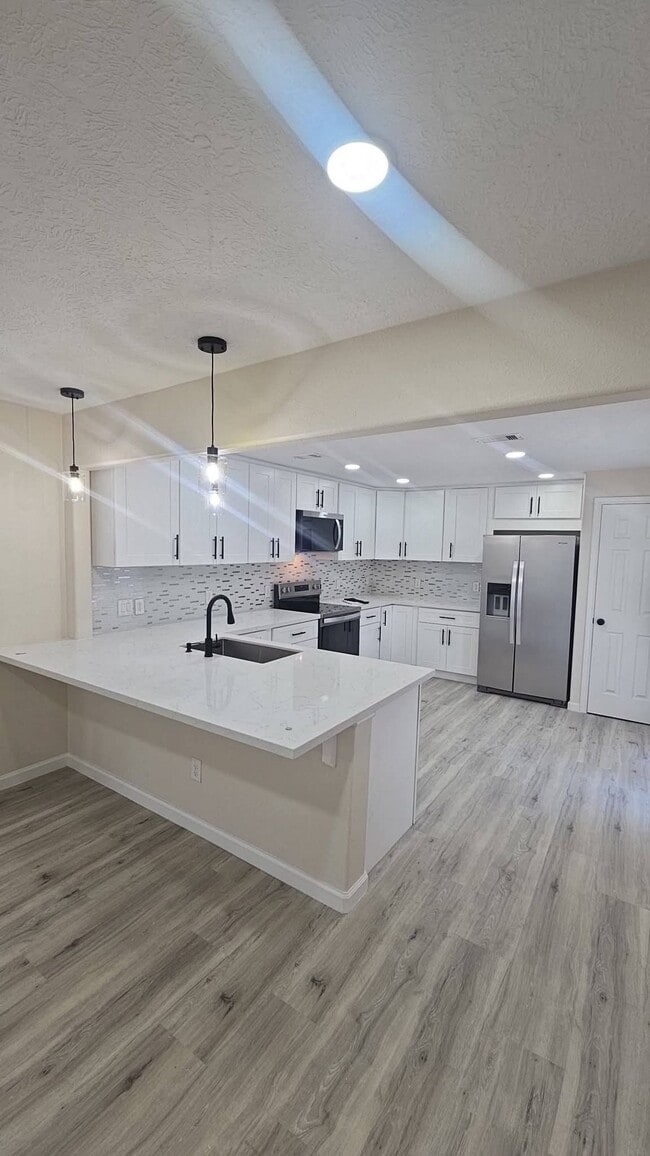 Photo - 2228 Eriksson St