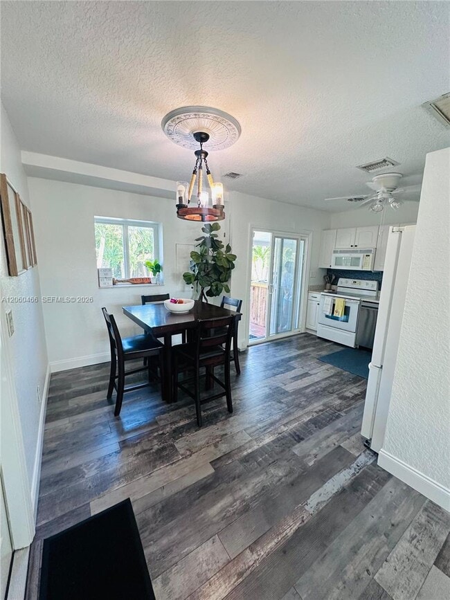 Photo - 1020 S 14th Ct