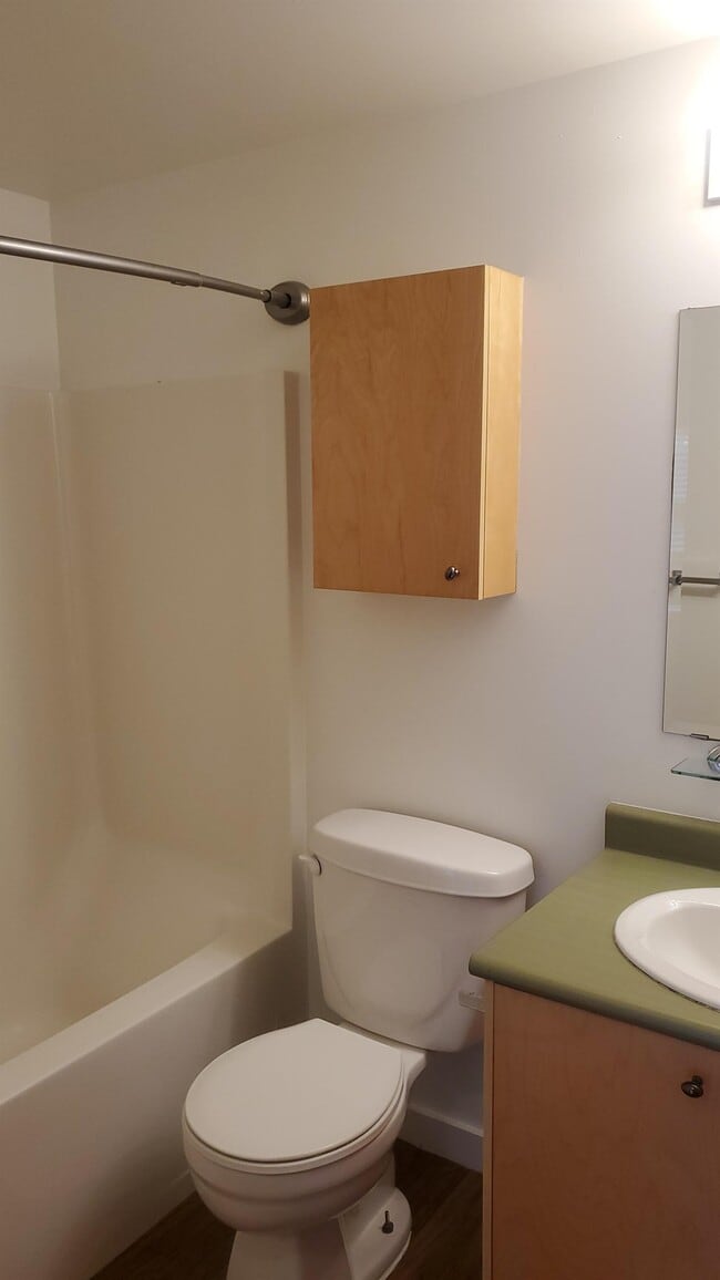 Photo - 238-238 Selby St