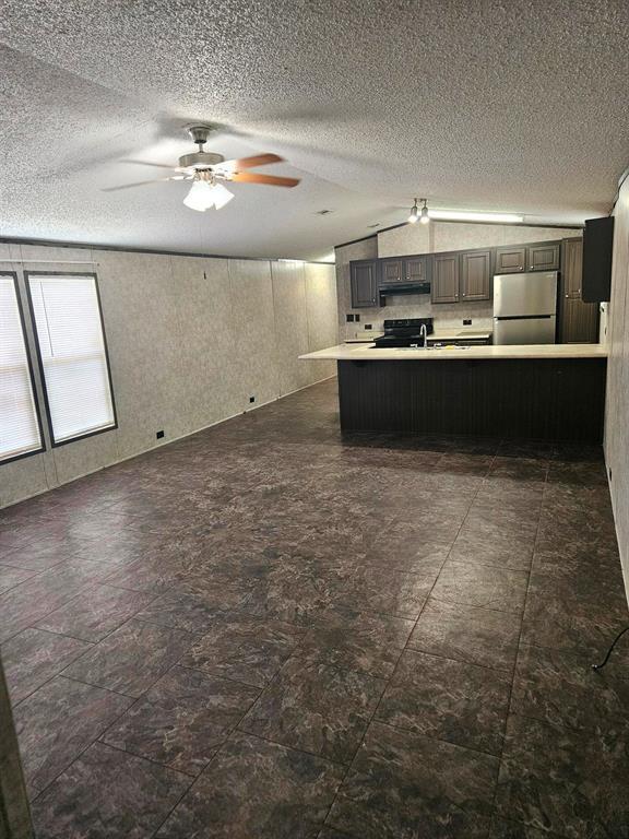 Building Photo - 675-5604 Corner Rental