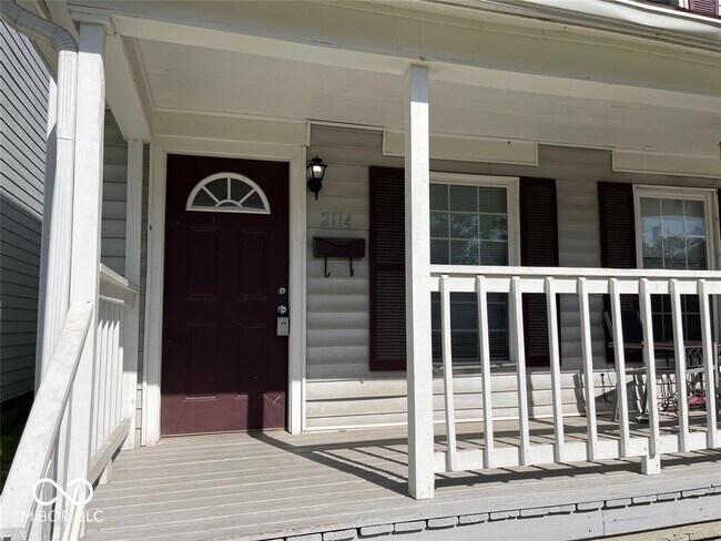 2114 S Woodlawn Ave