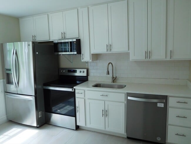 Photo - 80 Carmel Rd Unit 3