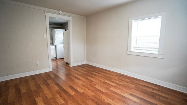 Building Photo - 1126 Ryon St Unit C Rental