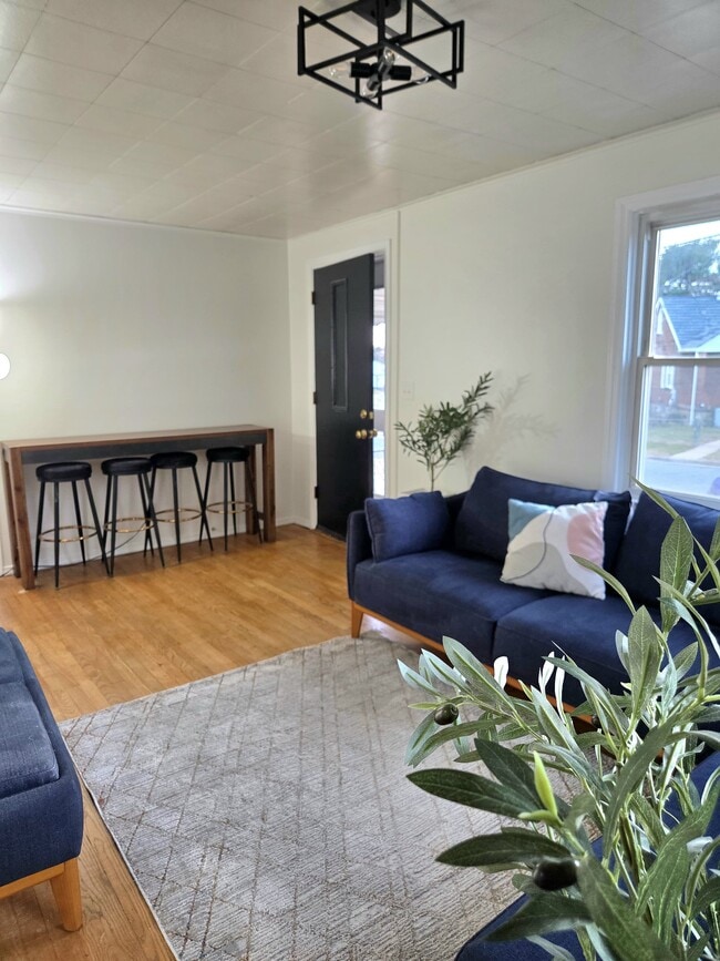 Fotografía escenificada, sala y comedor. - 1130 Stephen Dr