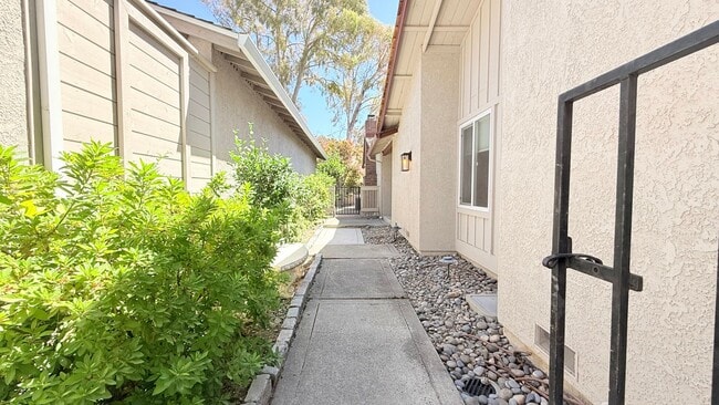 750 N Paradise Valley Ct