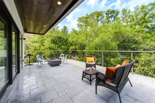 Building Photo - 5202 Chesapeake Way