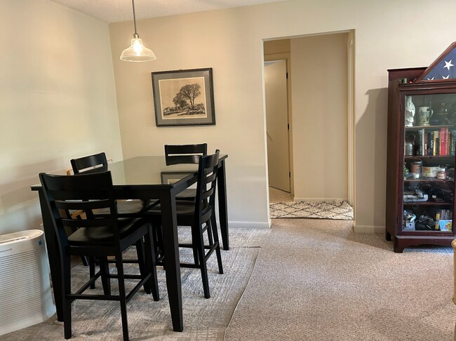 Photo - 3 Hallmark Gdns Unit 10