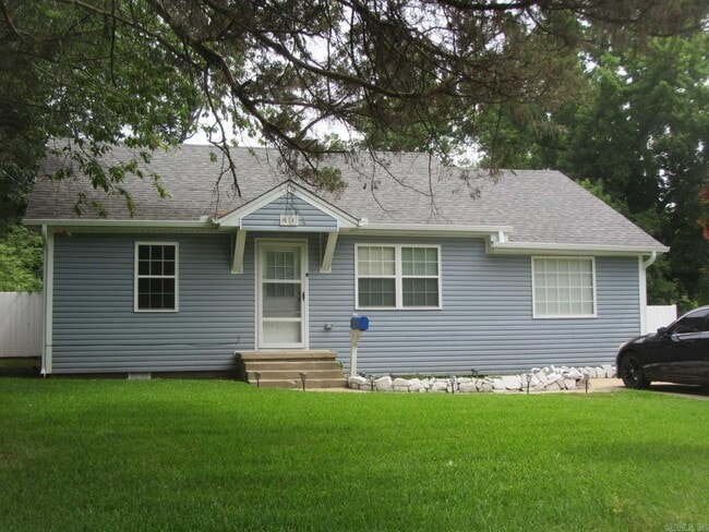 Building Photo - 804 Harpole St