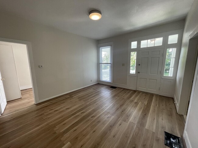 Photo - 217 E 10th St