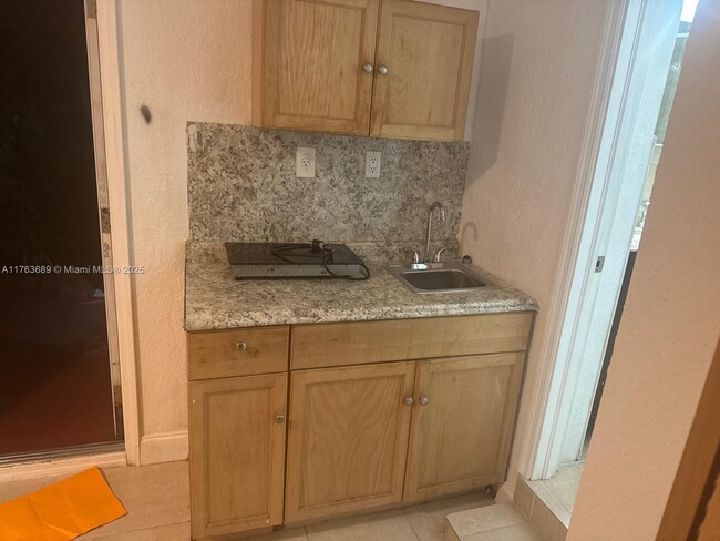 Photo - 3701 SW 32 Ave Apartamento Unidad 0