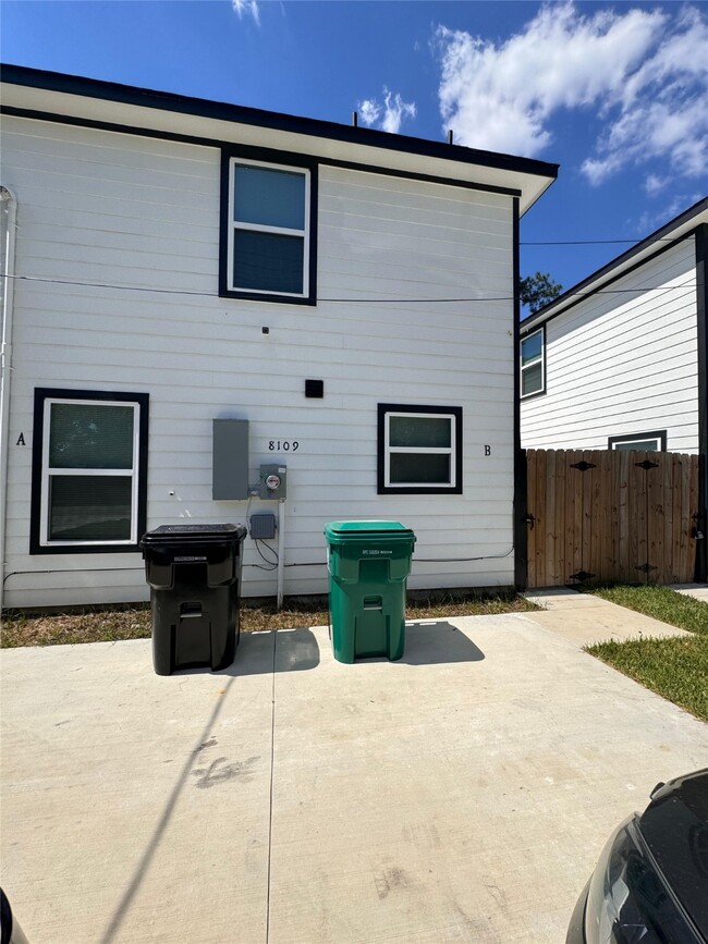 Photo - 8109 Denton St