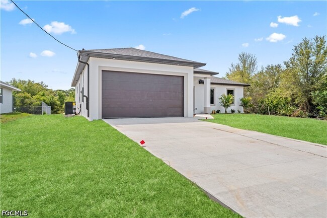 Photo - 2705 Darlene Pl