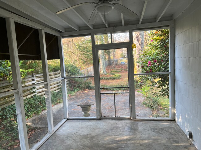 Photo - 924 Linden Hall Rd