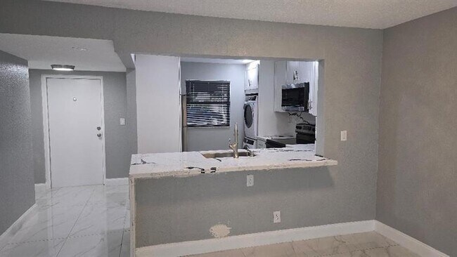 Photo - 3000 Riverside Dr Unidad 111