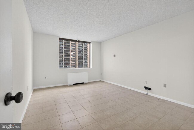 Photo - 3701 S George Mason Dr Unit 915N