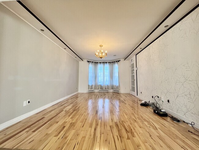 Photo - 267 Stavanger Dr