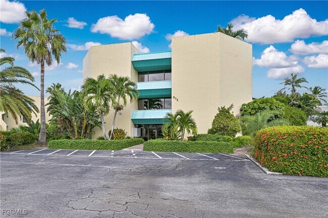 Building Photo - 975 Palm View Dr Unit A101