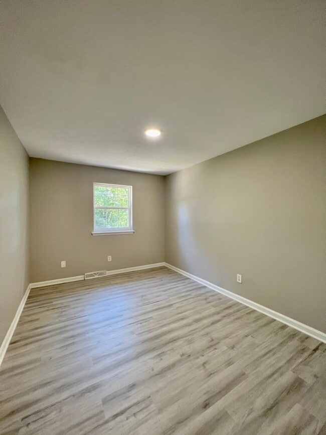 Photo - 1362 Dix Dr