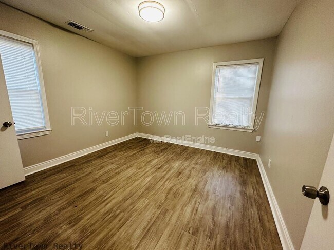 Photo - 1074 E Walthal Cir