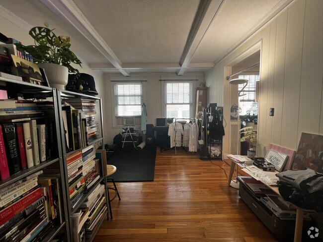 Building Photo - 124 Sutherland Rd Unit 1 Rental