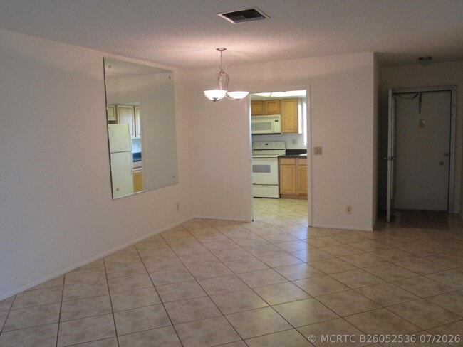 Photo - 2679 Emory Dr E