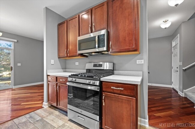 Photo - 450 Majestic Ln