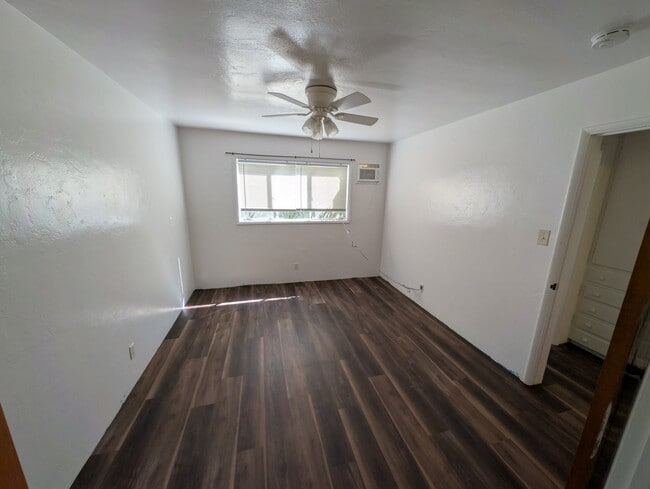 Photo - 220 W 1st Ave Unidad B