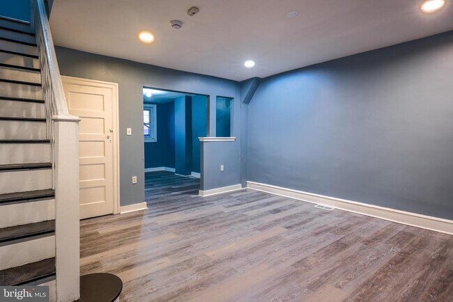 Photo - 6746 Linmore Ave