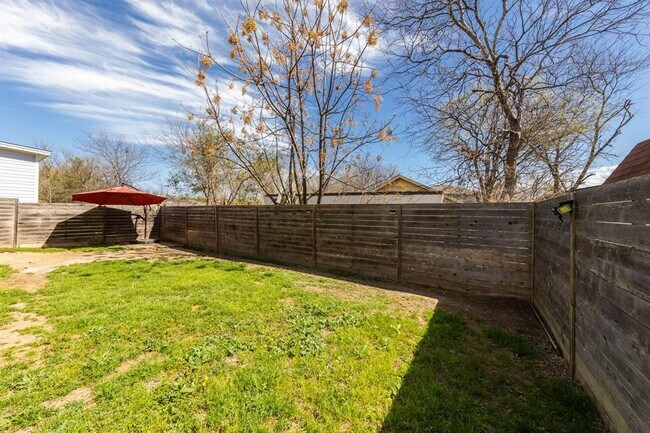 Photo - 7605 Providence Ave Unidad B