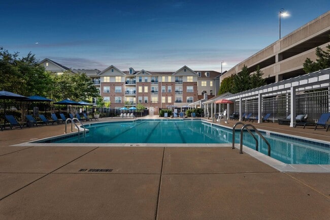 Our resort-style pool and lounge area are always the perfect escape - Windsor Leesburg