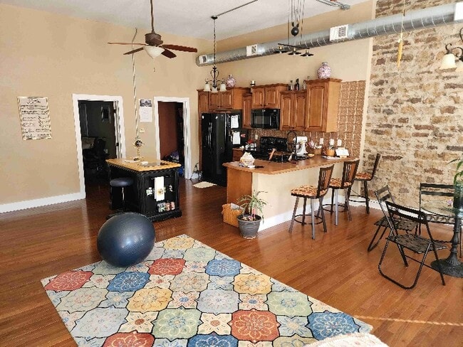 Photo - 316 Neosho St Apartment Unit 316 Neosho Ste 2
