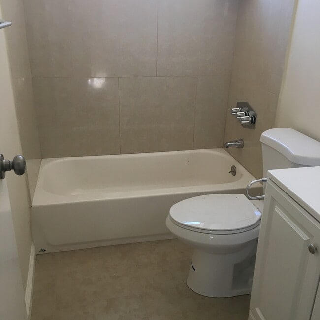 Photo - APT 908 EDITH Unit 908B