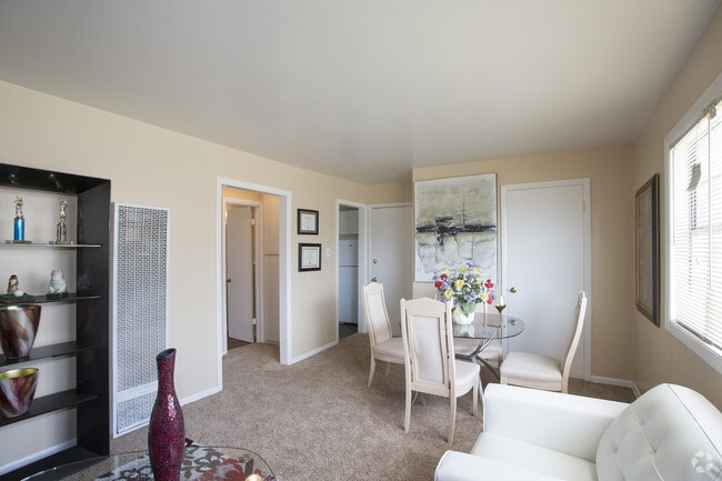 Interior Photo Small 1b1b