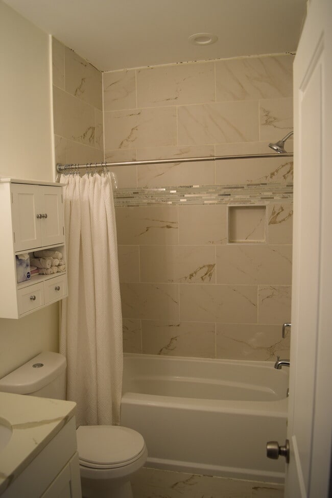 Photo - 918 Hamilton St NW