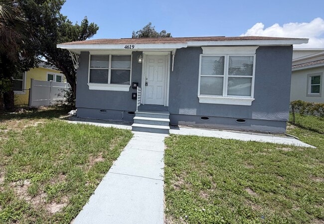 Building Photo - 4619 Unit 02