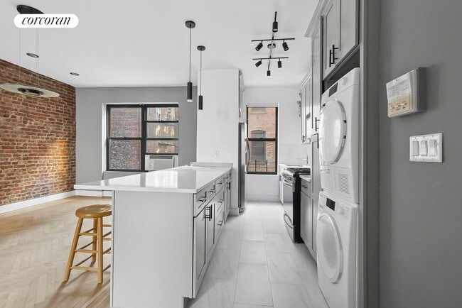 Photo - 880 W 181st St