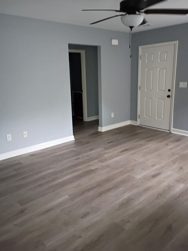 Photo - Beautiful Three Bedroom, Two Bathroom Sing...